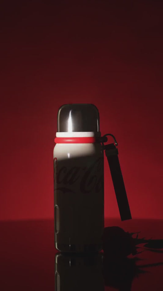Termo Deportivo Coca-Cola con Correa de Cuero – 540ml / 18 Oz